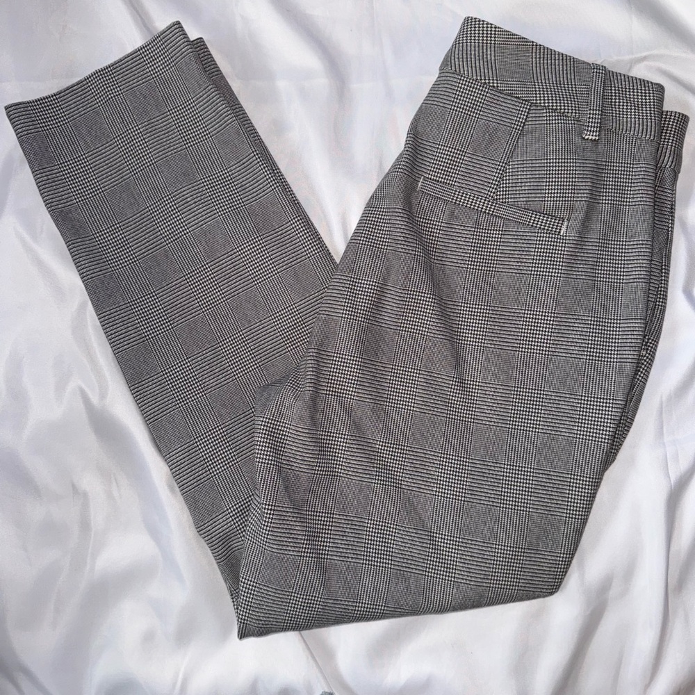 GAP Women’s Black and White Checkered Dress Pants. Slim Ankle High Rise.Size 8